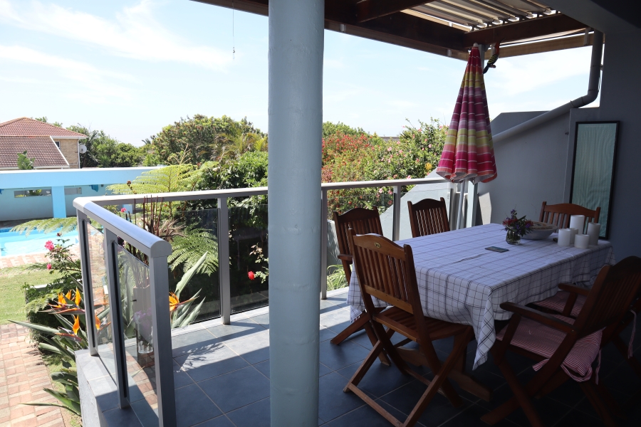 To Let 3 Bedroom Property for Rent in Wavecrest Eastern Cape